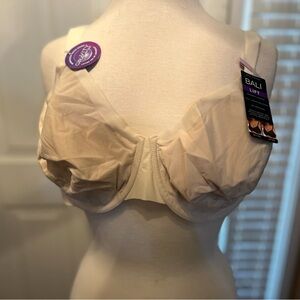Bali Women's Soft Cream Lift Bra with underwire